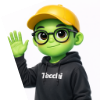 Eine grüne, cartoonartige Figur trägt eine gelbe Kappe und einen schwarzen Hoodie mit der Aufschrift „Tecchi“ und hebt freundlich eine Hand zum Gruß.