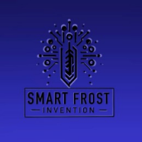 Das Bild zeigt ein modernes Logo mit dem Schriftzug "Smart Frost Invention", verziert mit einem stilisierten Symbol, das Technologie und Innovation repräsentiert, auf einem blauen Hintergrund.